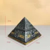 Dégradé vintage de grande pyramide
