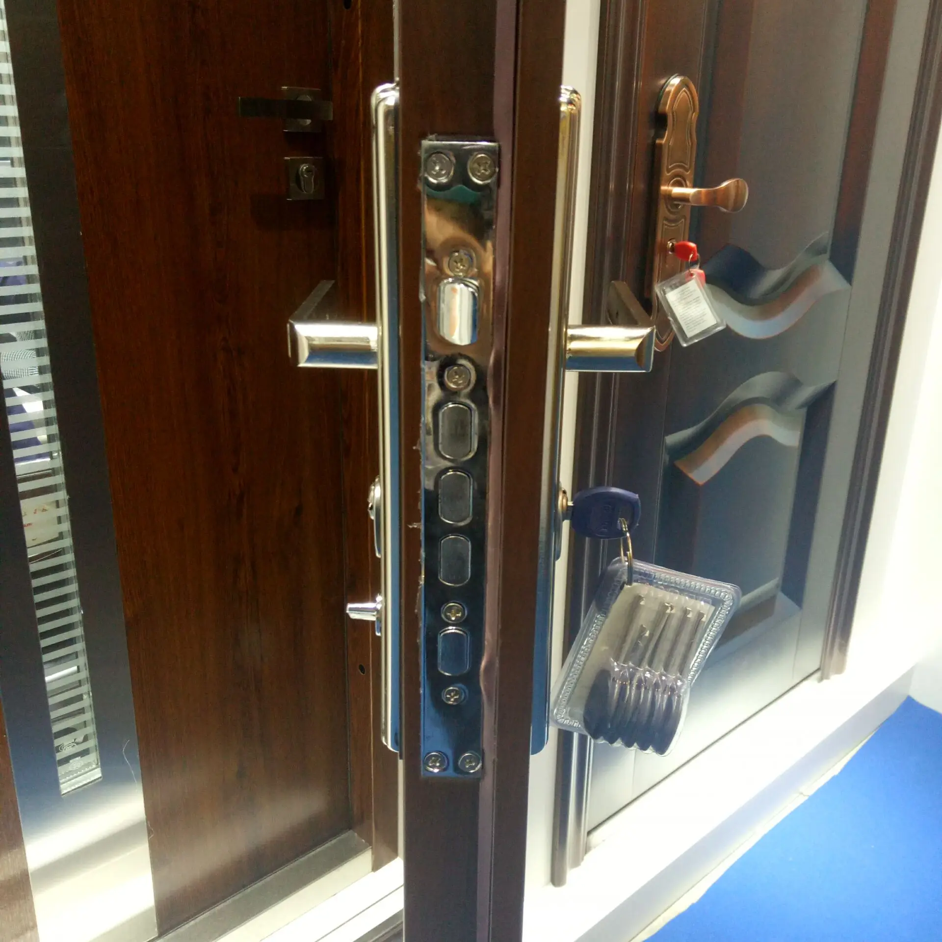 OEM Custom Size Colors Fancy Pakistan Style Luxury Wrought Iron Interior Door