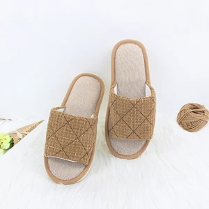 Customozation Fashionable Comfortable Anti-Slip Winter Slippers for Couples Open Round Toe Design for  Spring Autumn Seasons
