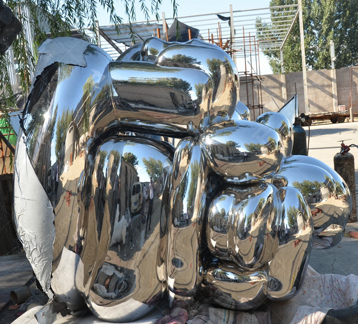 Зеркальная полированная скульптура из нержавеющей