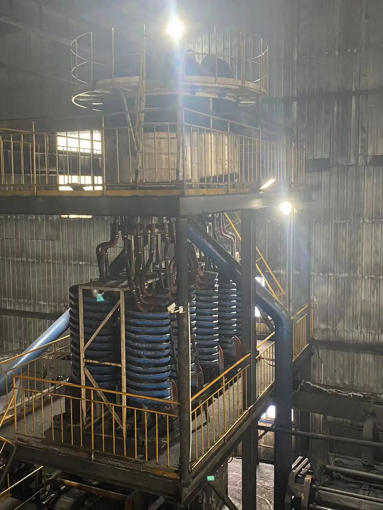 Mining Enrichment Plant Spiral Separators Vertical Three-Way Screw Sluices for Quartz Ore Beneficiation Mineral Separator