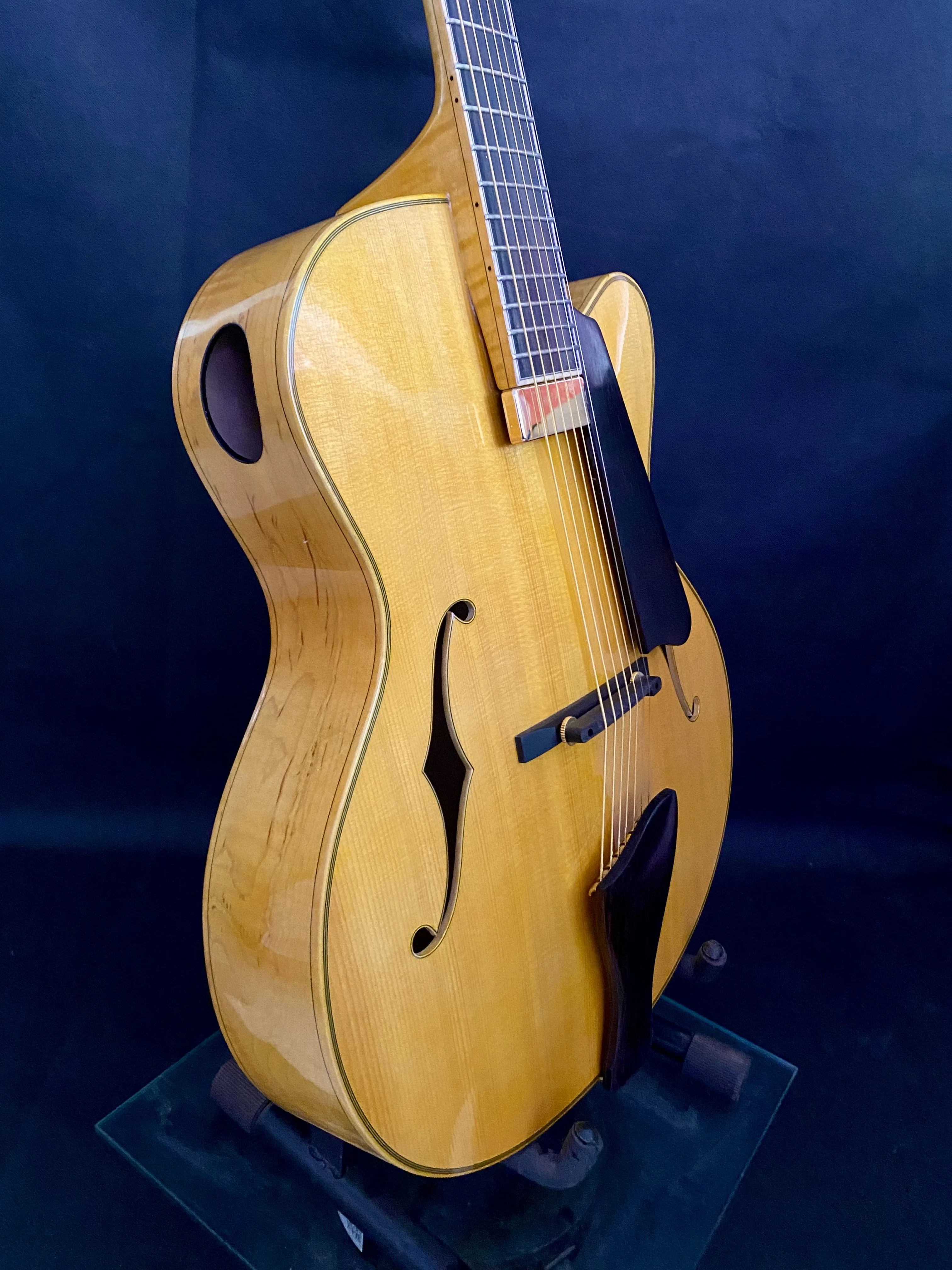 Yunzhi Customizable 7-String Electric Jazz Guitar Eastman Style Handmade Solid Maple Carved Archtop Ebony Fingerboard Spruce
