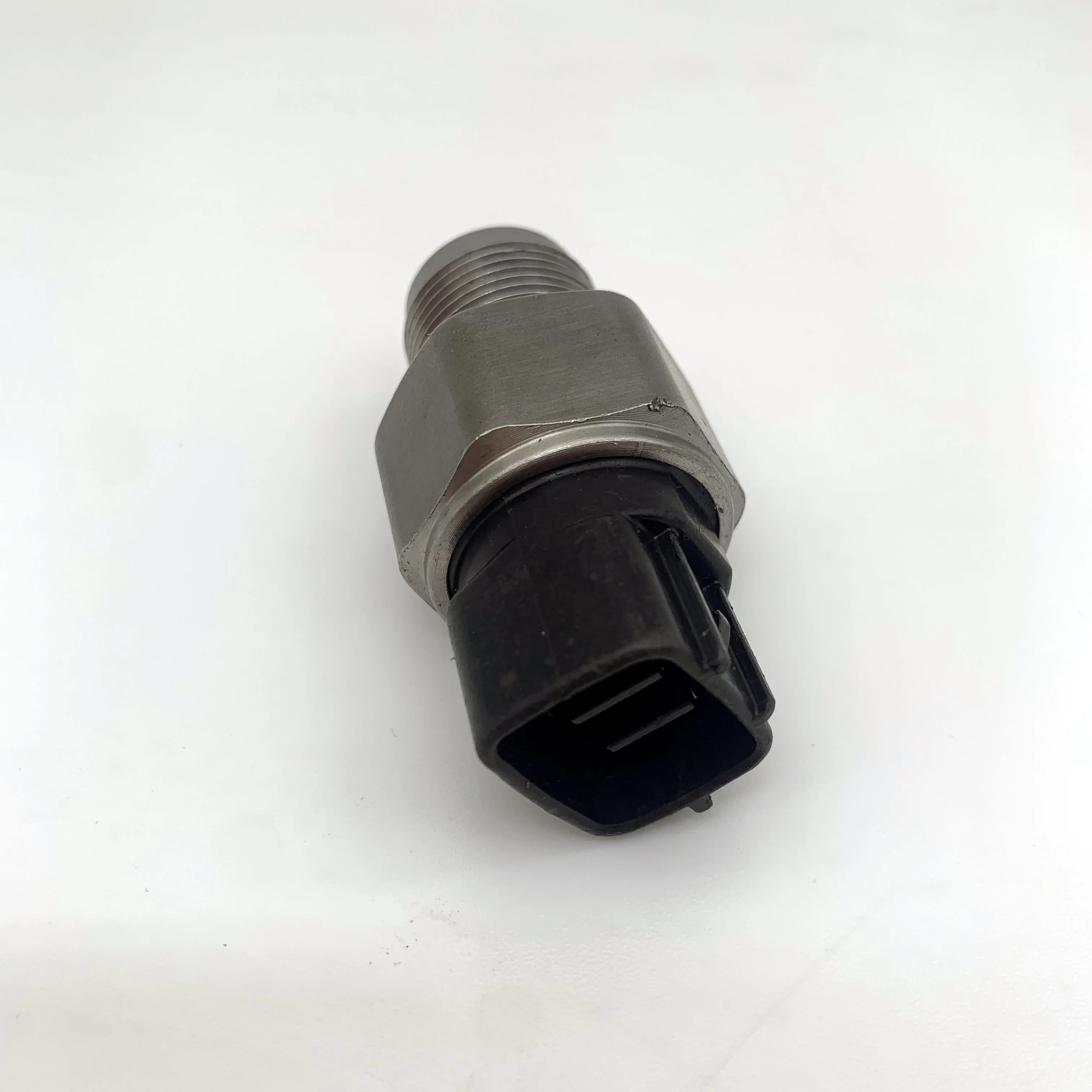89458-60010 Fuel Pressure Sensor for Toyota D4D Engines