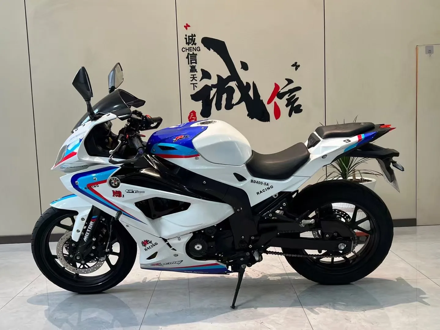 Moto Bmwi R400cc Sportbike - Dual Cylinders for Street Riding