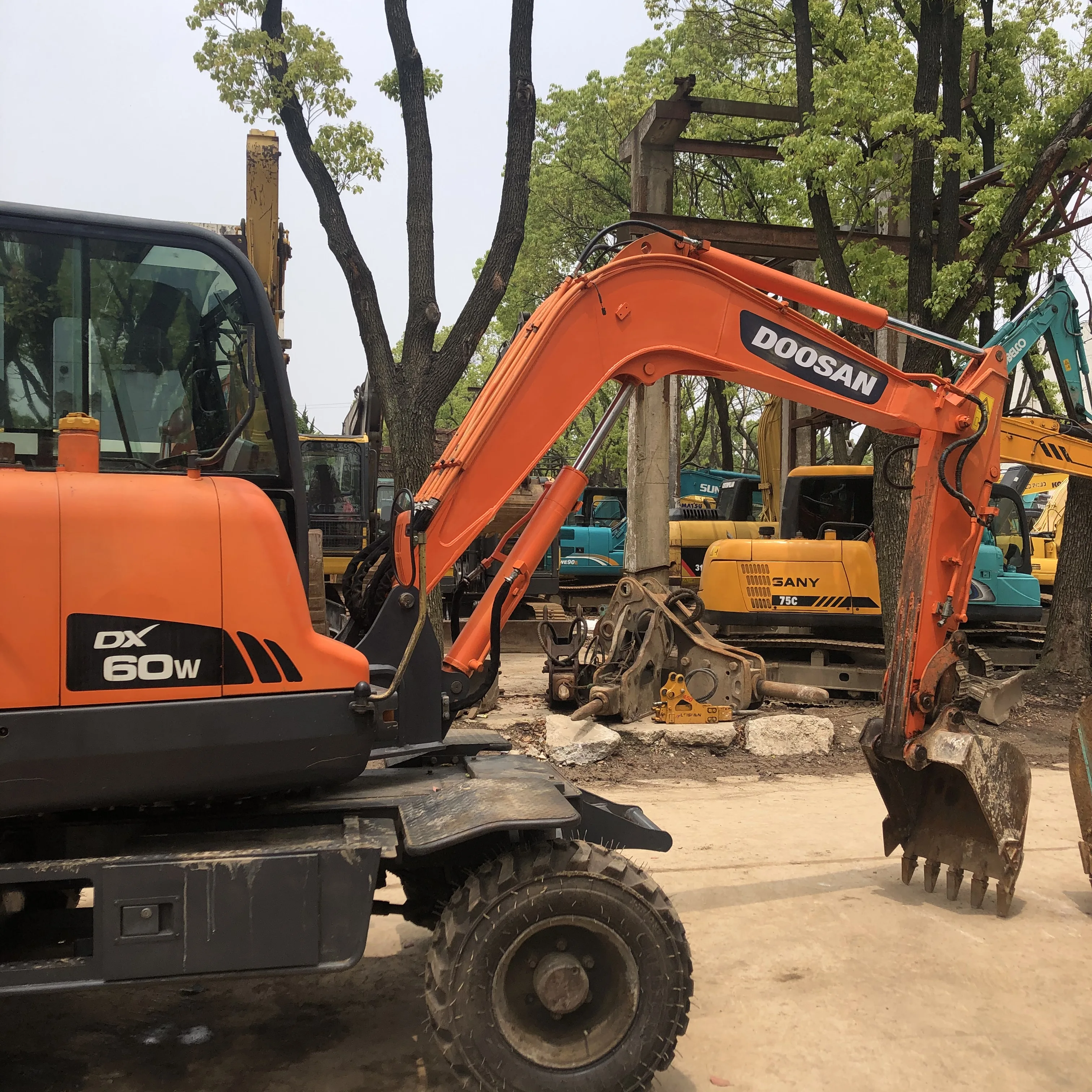 Used Doosan DX60/150/200/150/210 Wheel Excavator  SALE in SHANGHAI WITH LOW PRICE