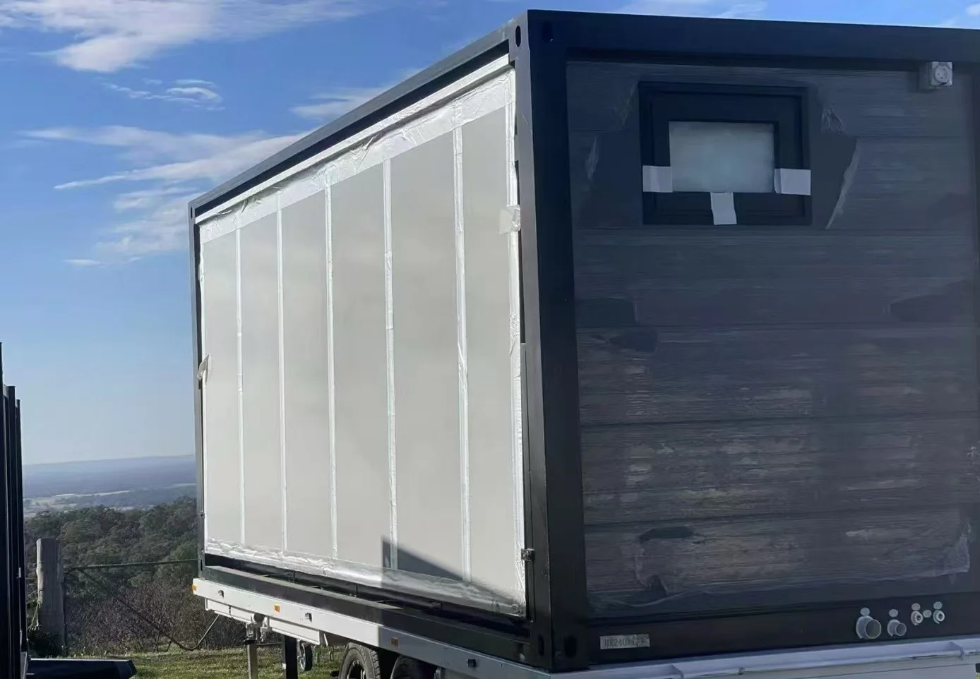 Selling Out New Self-propelled Container Prefabricated Housing Office Trailer