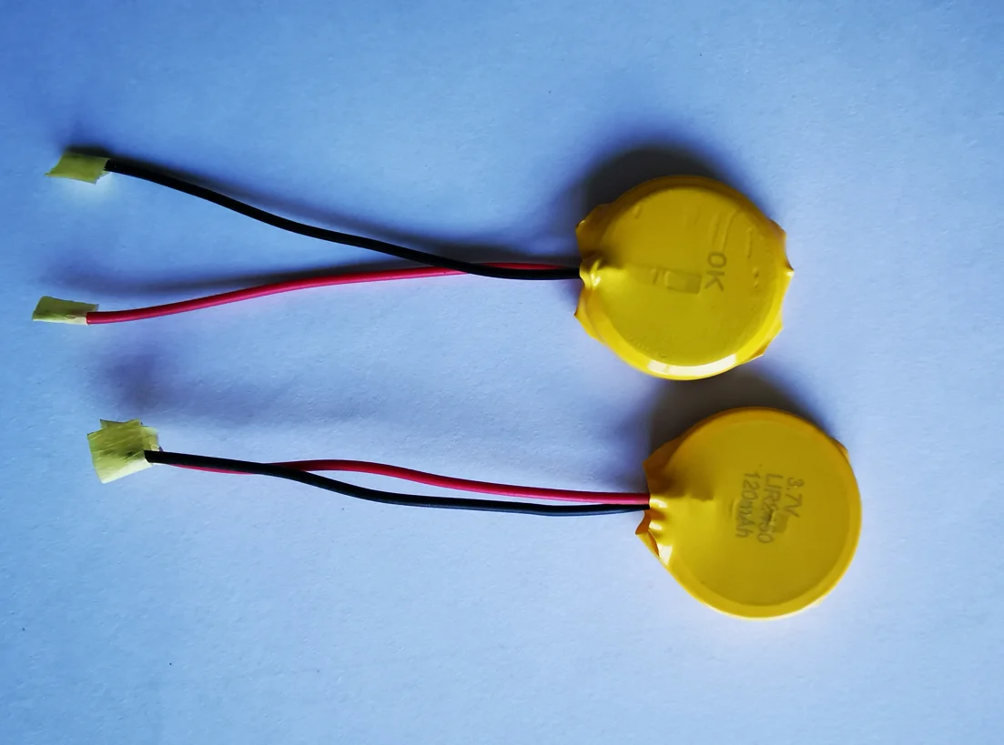 Lot De 4 Piles Bouton LIR2032 Rechargeables Li-ion 3.6V - Alternative Aux CR2032