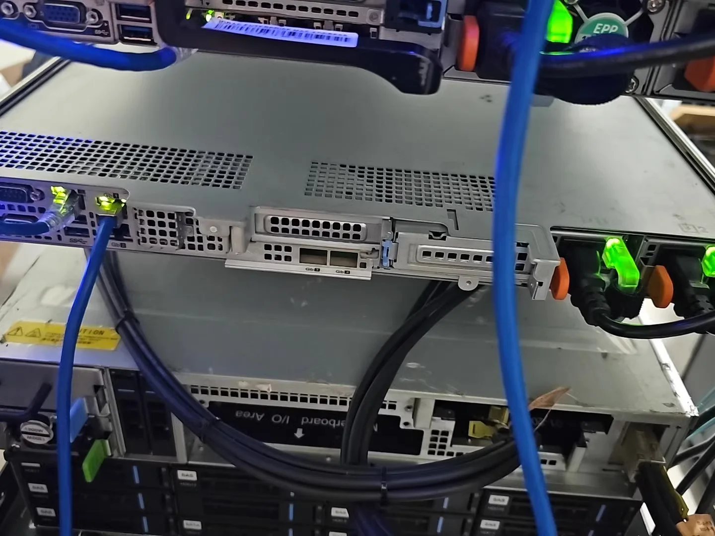 Serwer pamięci masowej Dell PowerEdge R760xs 12LFF dla przedsiębiorstw z dwoma procesorami Intel Xeon Silver 4416+