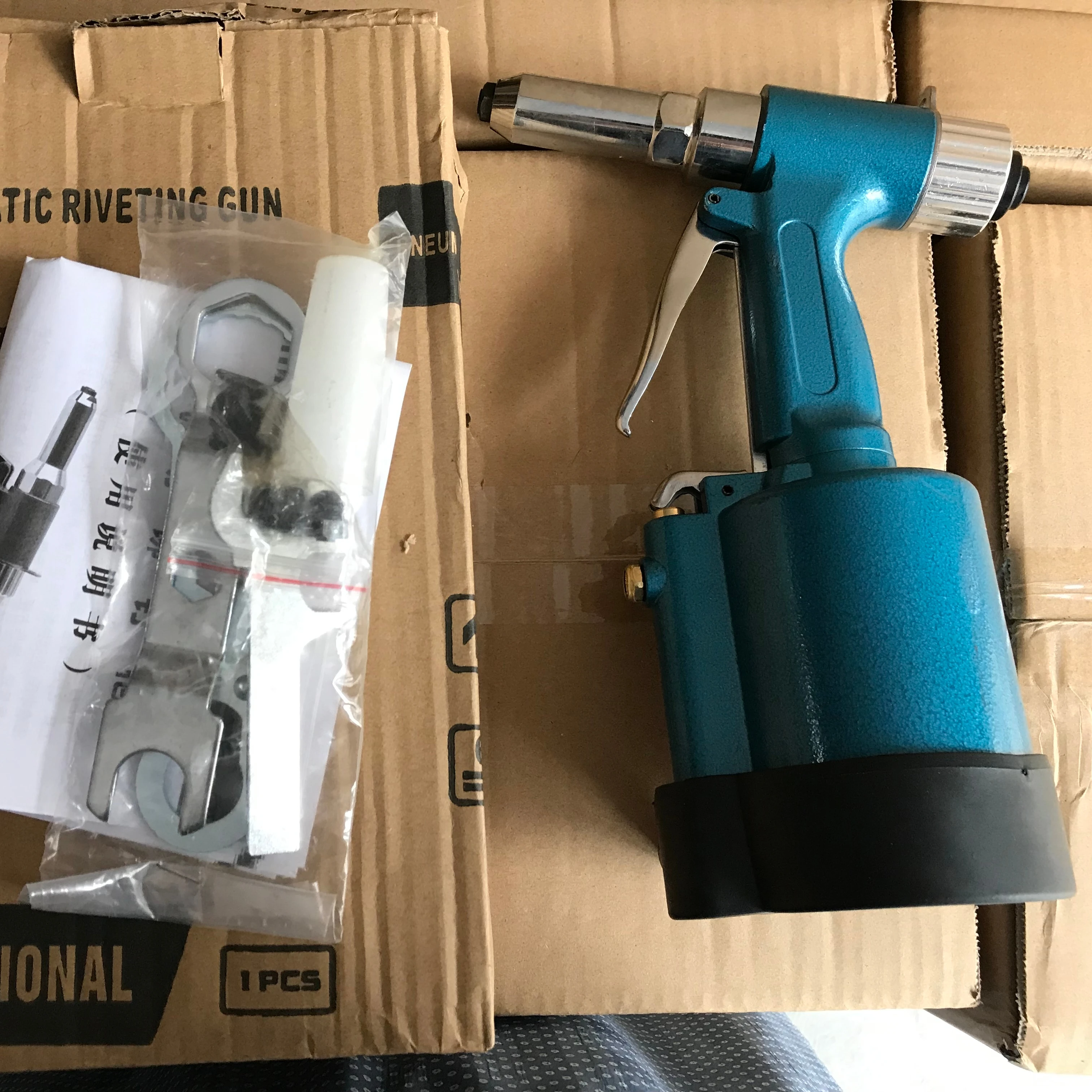 Воздушный клепальник воздушный заклепки gun17 мм синий цвет porpular модель AL01