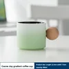 ถ้วยกาแฟไล่ระดับสีขาว-เขียวพร้อมที่วางไม้