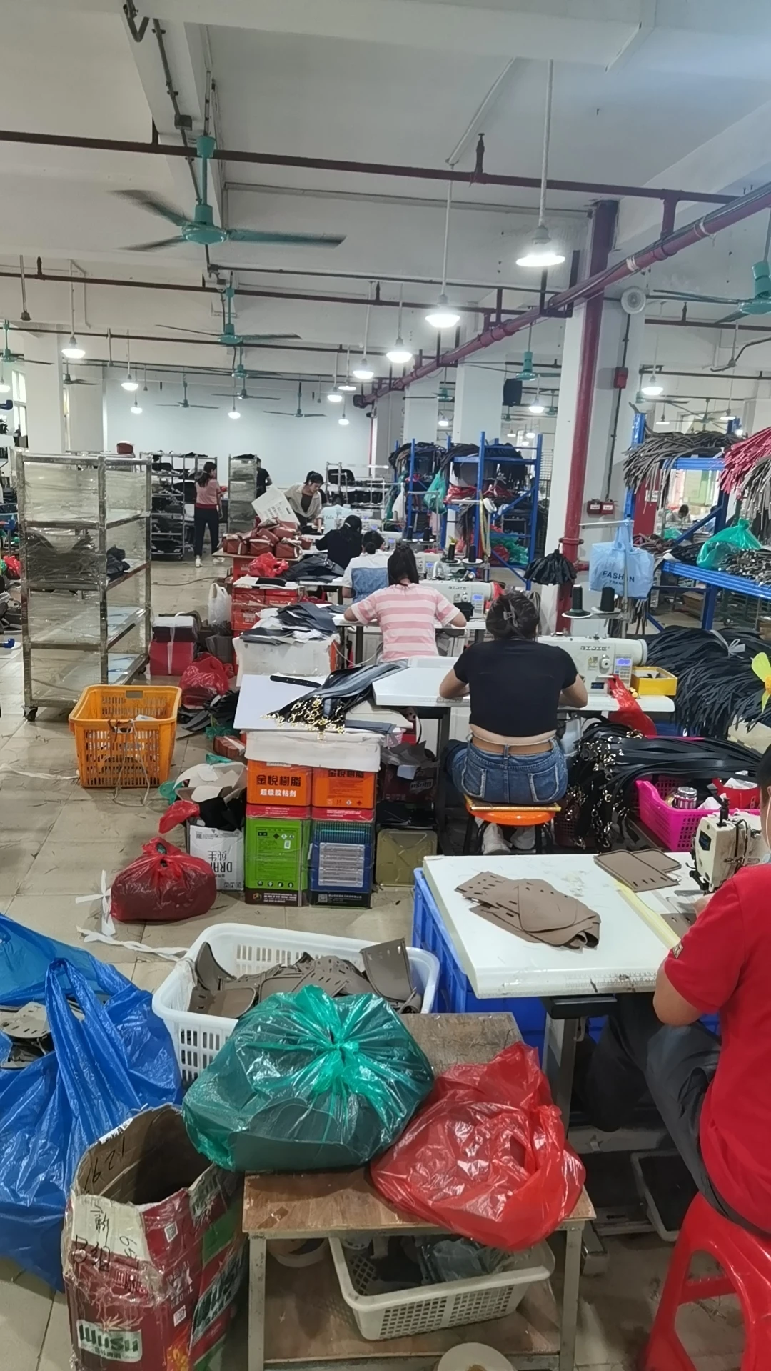 Guangzhou Caihong Leather Goods Co., Ltd.