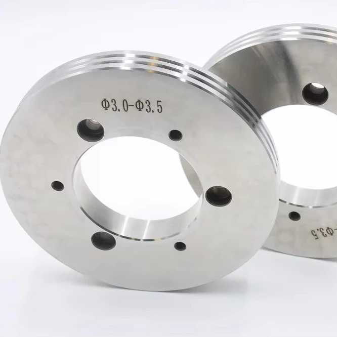 Machine à forgeage d'ongles avec outillage sur mesure