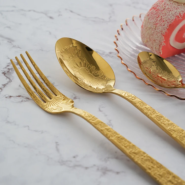 Достар алдында жалаңаш сурет