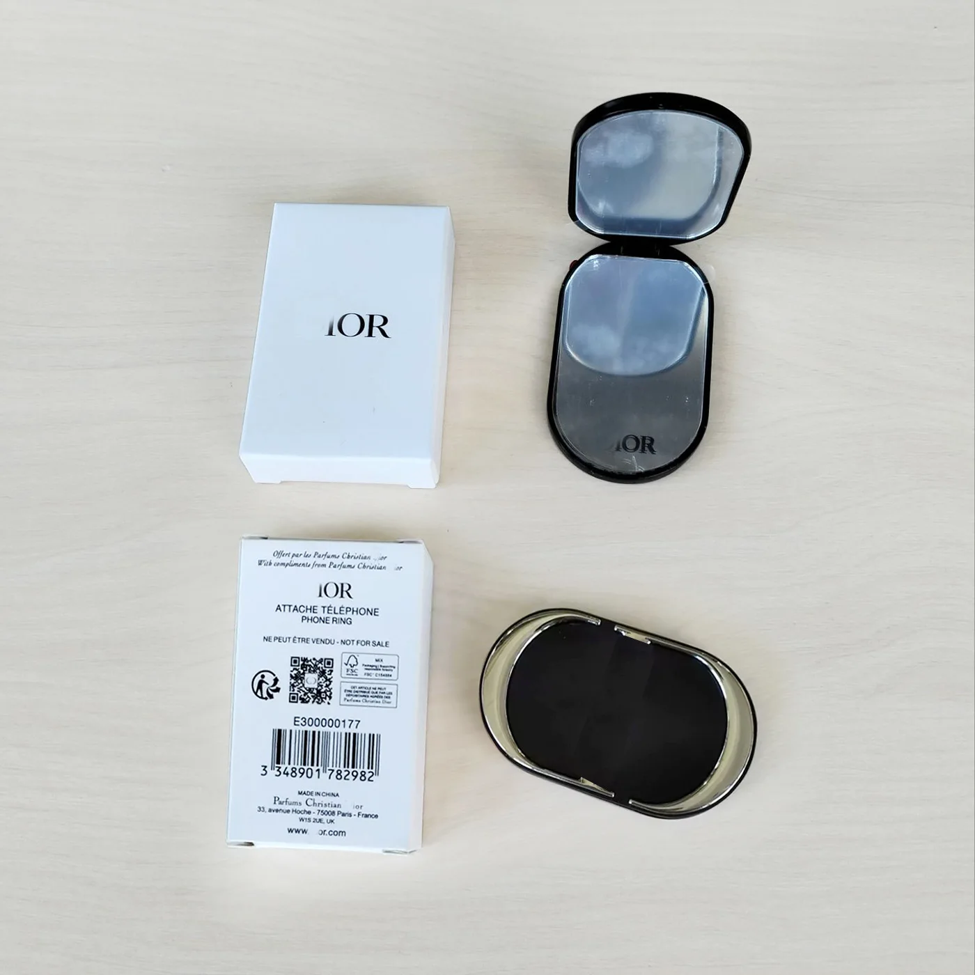 Luxury Designer Metallic Mirror Phone Foldable Oval Smartphone Holder With Portable Vanity Mirror