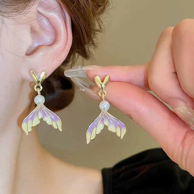 Silver Needle Princess Pearl Fish Tail Pendant Sweet Elegant Temperament New Small Luxury wholesale Stud Earrings for Women