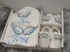Alas con borde azul sobre fondo blanco (sin personalización)