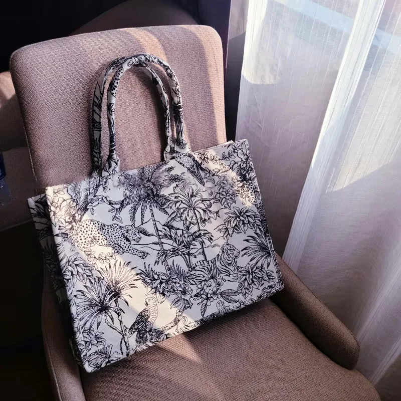 Jacquard Embroidered Tote Bag Soft Canvas Square Pearl Print