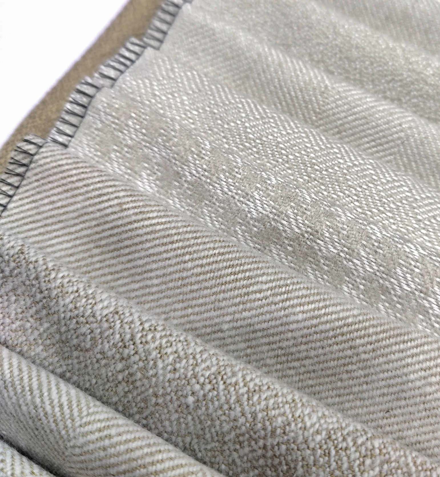 High Quality Wool/Polyester Super Soft Velvet Sofa Fabric New Designs Blackout Upholstery Fabric for Couch and Curtain