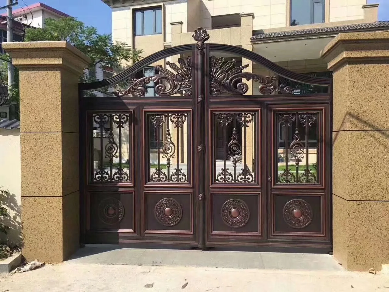 Cheap Folding Gate Design for Wall Compound Iron Gate Door Prices