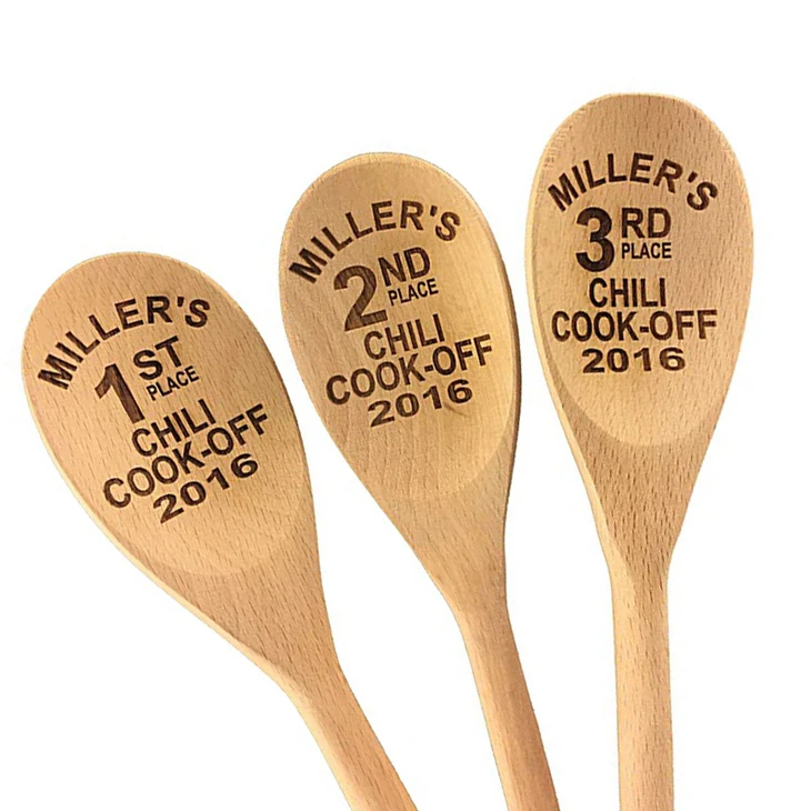 木质烹饪勺带长柄厨房配件定制雕刻标志木勺 - buy wooden spoon,wood