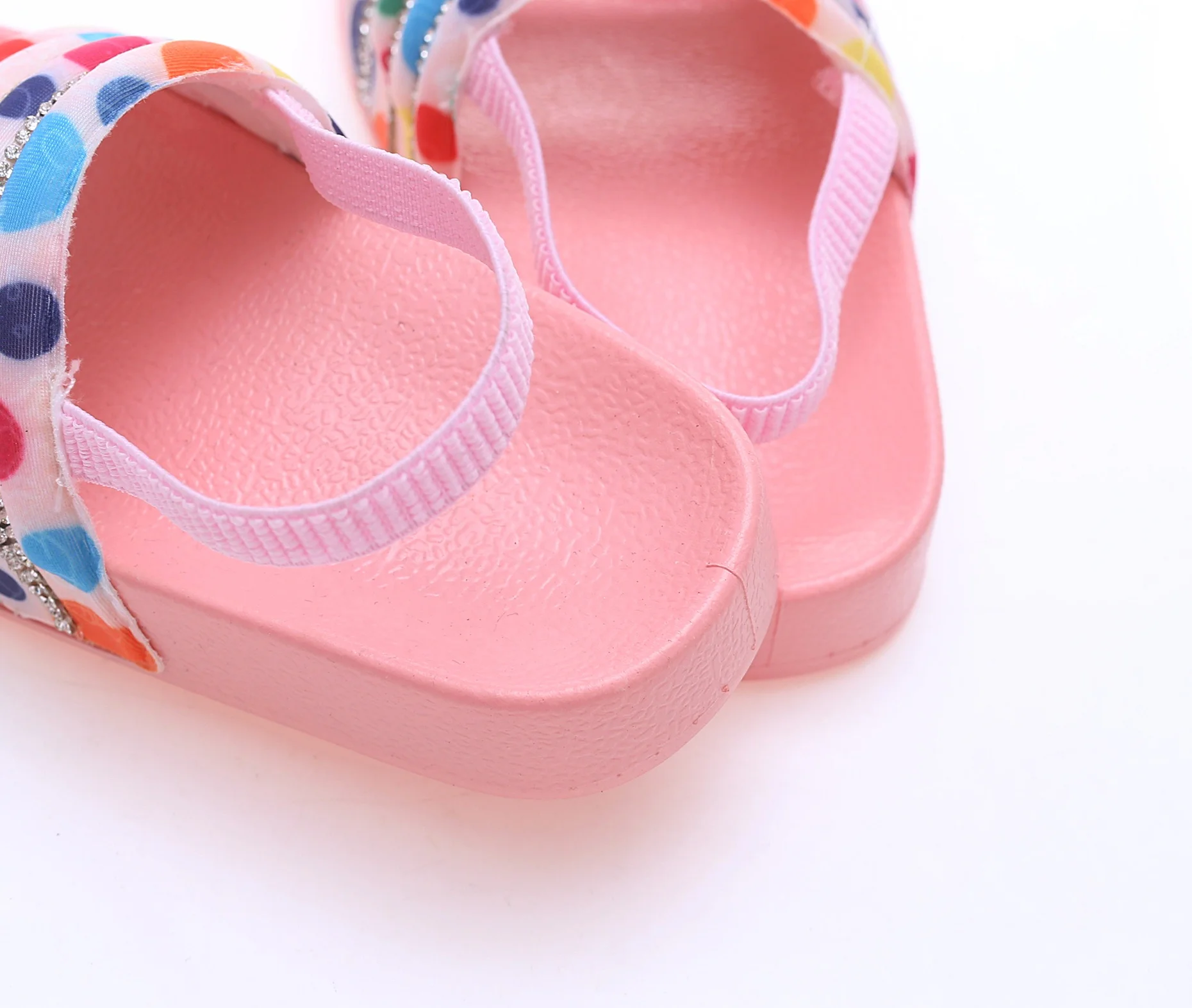 Обувь оптовая продажа детские сандалии из ПВХ тапочки летние для девочек с кристаллами алмазами блестящими радужными шлепанцами пляжные детская