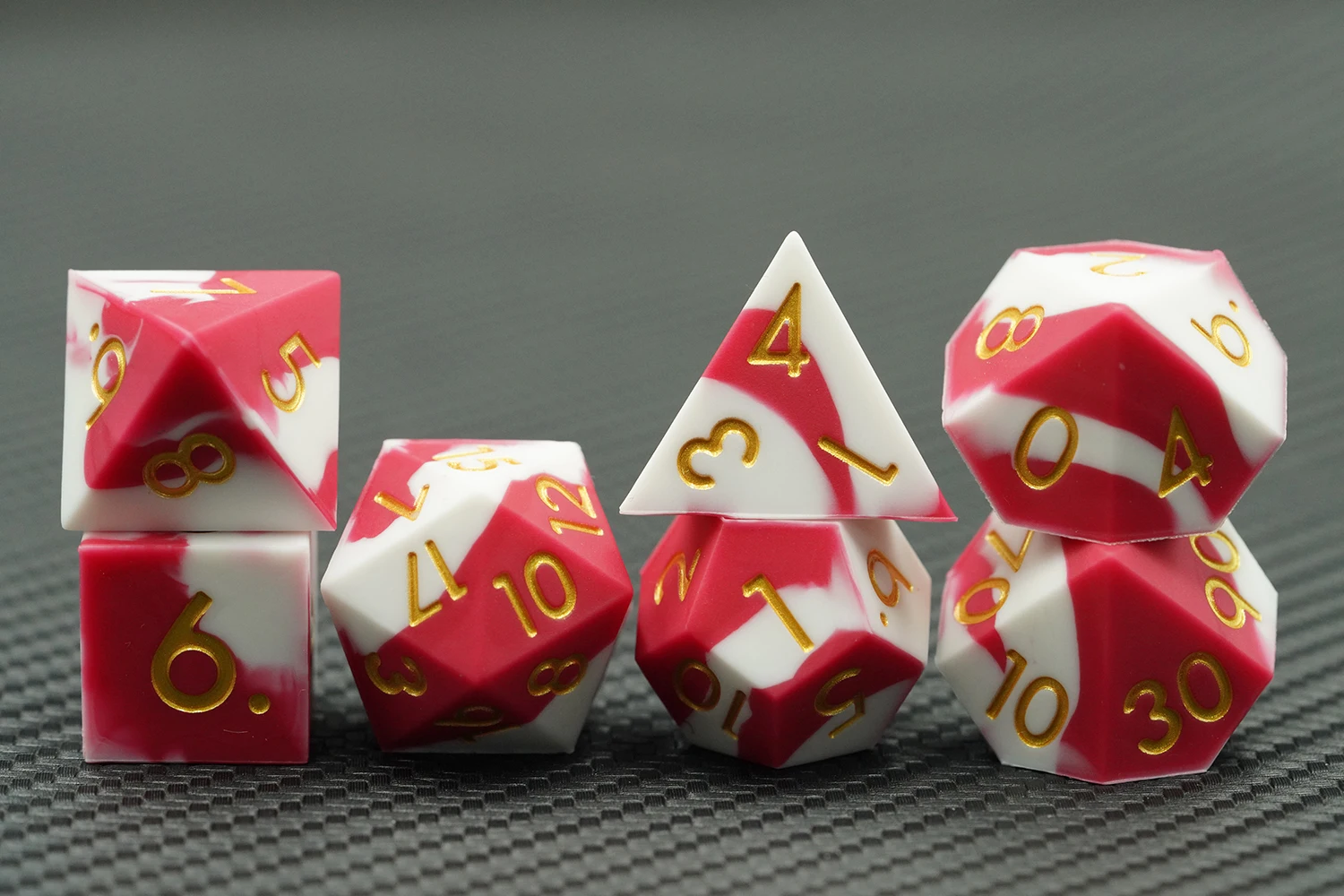 Handmade 16mm Polyhedral Silicone Dice Set Red White Gold Number 7pcs for DND Games supplier