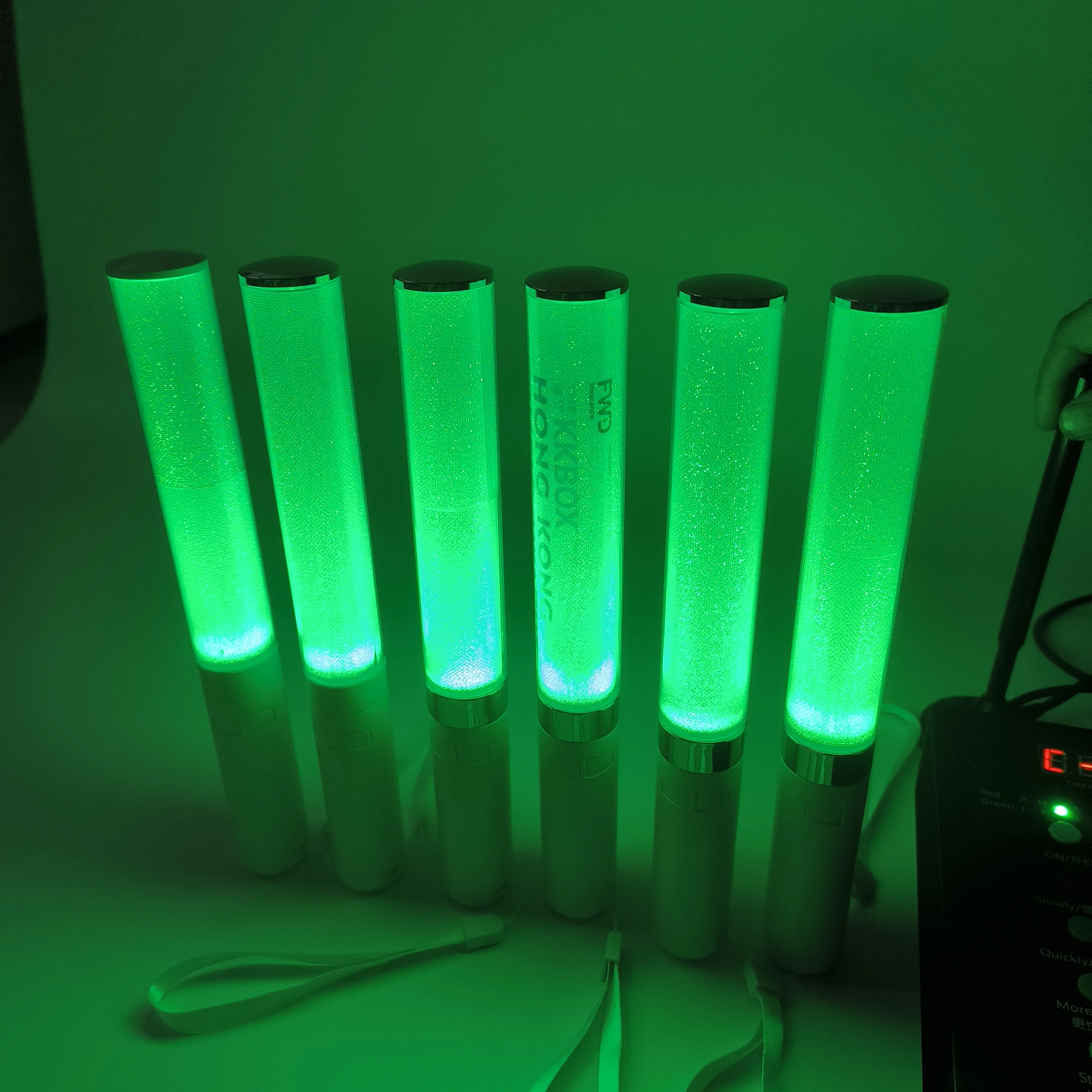 High Quality 15 Color Remote LED Flashing Concert Cheering Stick Battery Operated Glowing Stick for Christmas Party Decorations