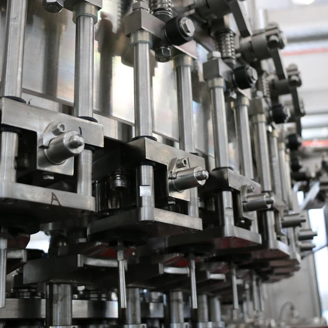 Zhangjiagang TIE Machinery Automatic Factory Price Bottle Carbonated Drinks Filling Machine