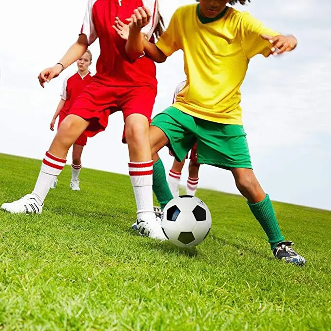 Klassischer schwarz-weißer Fußball der Größe 5_voghion.com