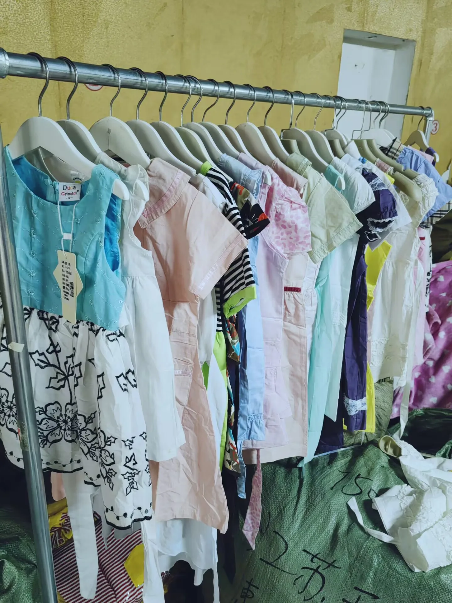 Overstock Wholesale Girls Short Sleeve Summer Dress Good Quality Dress Leftover Surplus Dresses