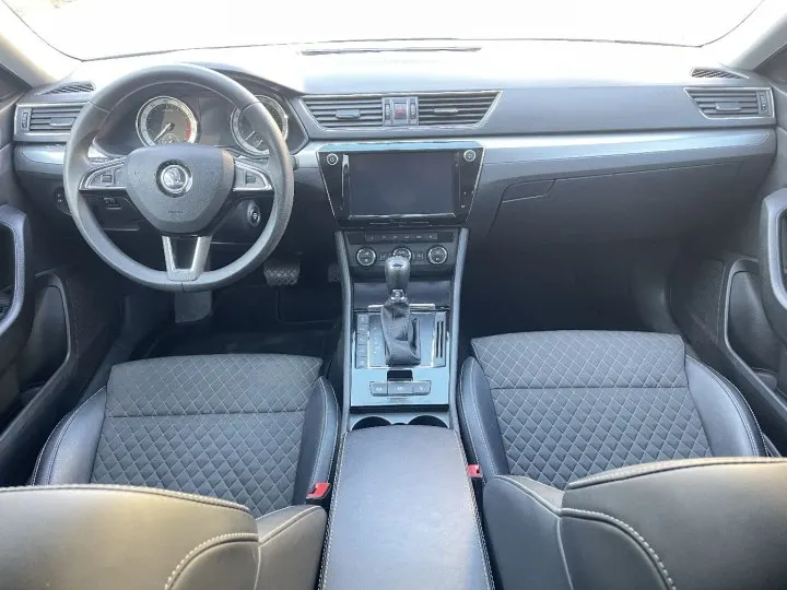 Skoda Superb with manual transmission was registered in December 2017 with a displacement of 1.4L and has driven 110000 km