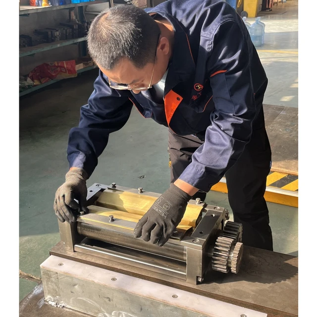 Factory H62 Brass Customized CNC Lathe Restaurant Crab Cutter Surimi Slitter for Crab Stick Factory Surimi Process 5