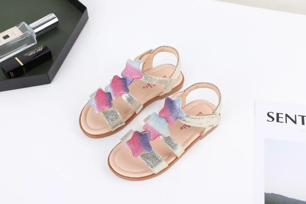 2023 новые модные летние футболки для девочек с сандалии; Обувь с мягкой подошвой в виде пяти звезд из объёмных цветочков для девочек на каждый день, детская обувь для девочек