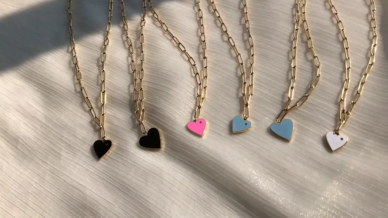 JINGDR Heart Necklace for Women Girls Trendy Preppy Jewelry Gold Plated Love Heart Pendant, Heart Paperclip Chain Necklace for Teen Girls Cute Heart