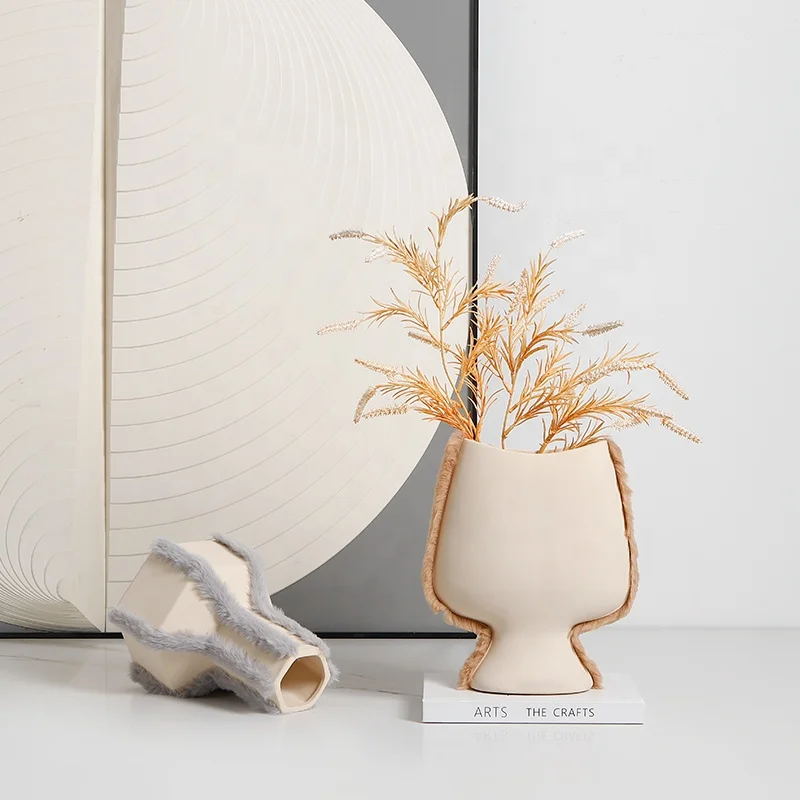 Flolenco Creative Design Velvety Edge Ceramic Flower Vase for Home Decor Modern Simple Home Decor Ceramic Vase