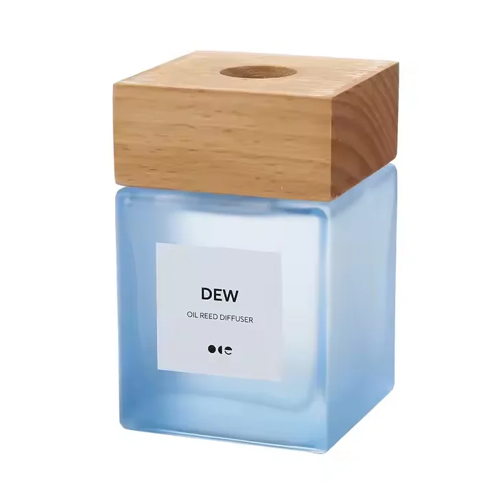 Premium Christmas Custom Scents for Reed Diffuser Set Matte Glass Bottle Wooden Long-Lasting Festive Fragrance for Home Office