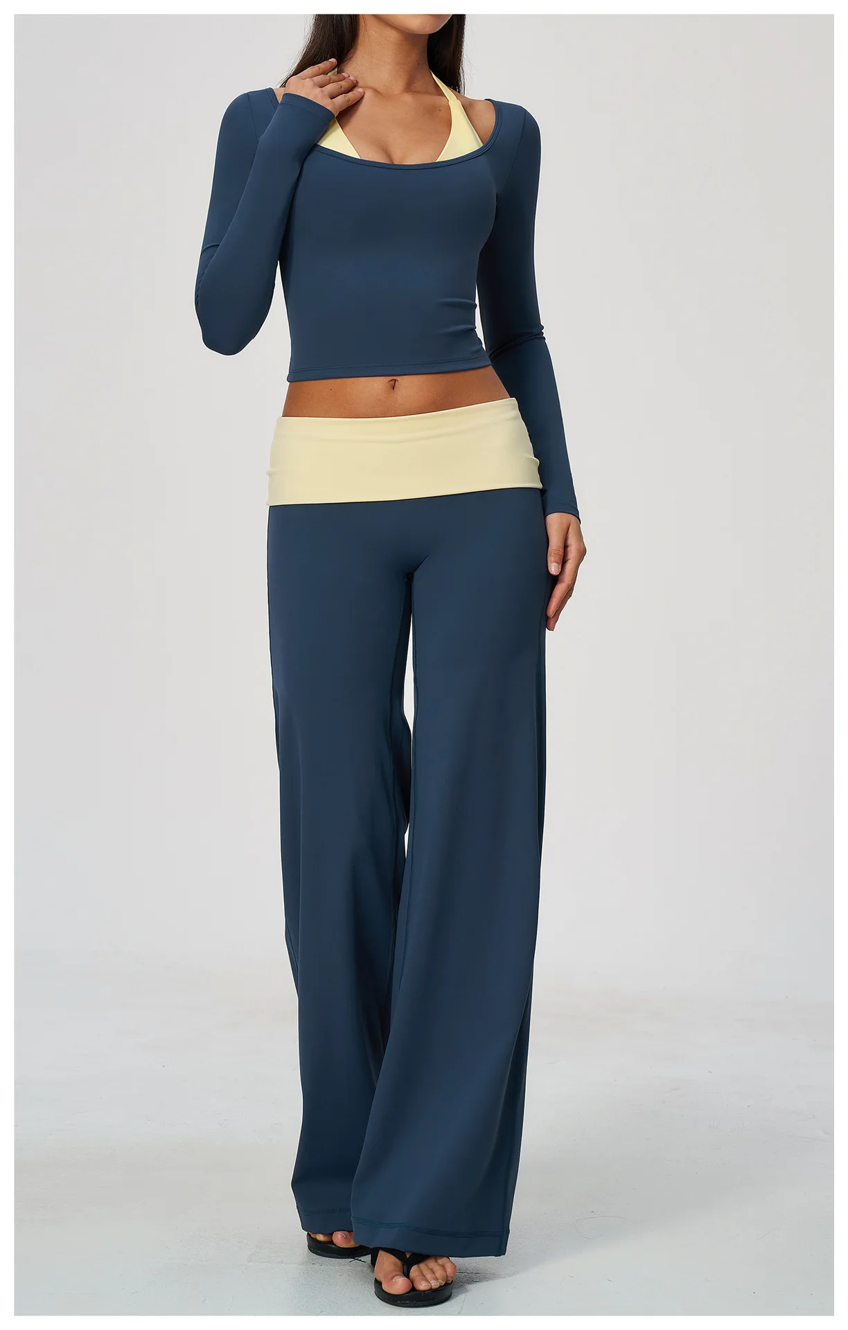Breathable Yoga Crop Quick Dry Long Sleeve Activewear Four-Way Stretch Fitted Shirt with Thumbholes — detail