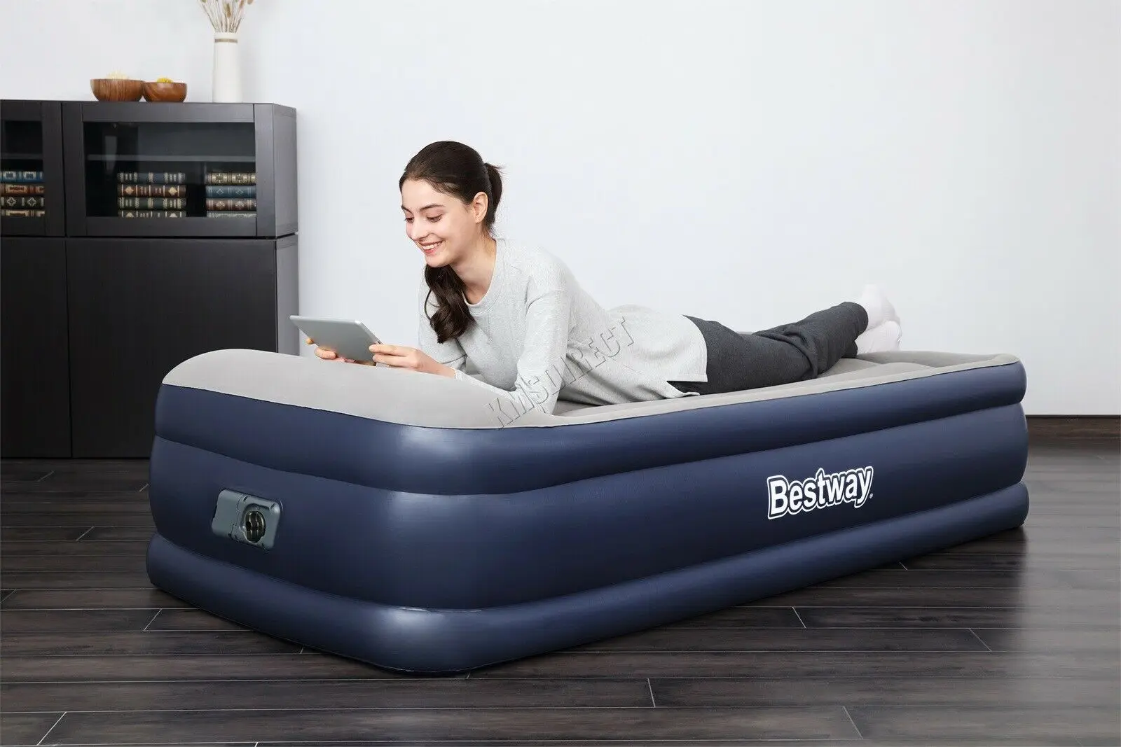 Bestway 67628 self inflatable air mattress