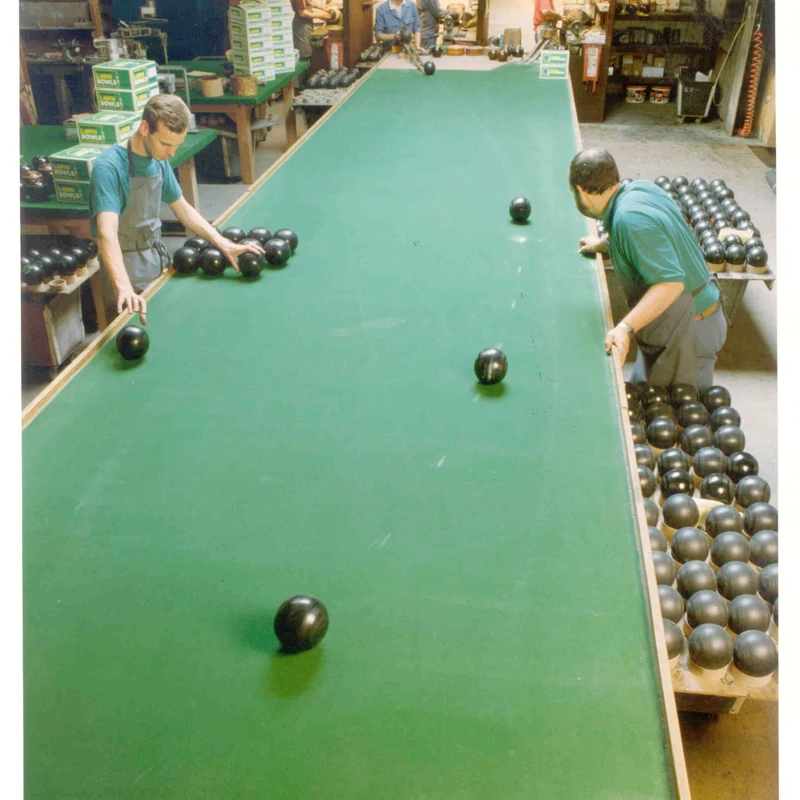 High-Quality Lawn Bowls Bocce Ball Set with Bias Control Players for ...