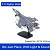 Modello di caccia F-16 grigio