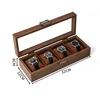 Ensemble de 4 pièces : taie d'oreiller en soie et boîte à montres en bois de noyer brun.