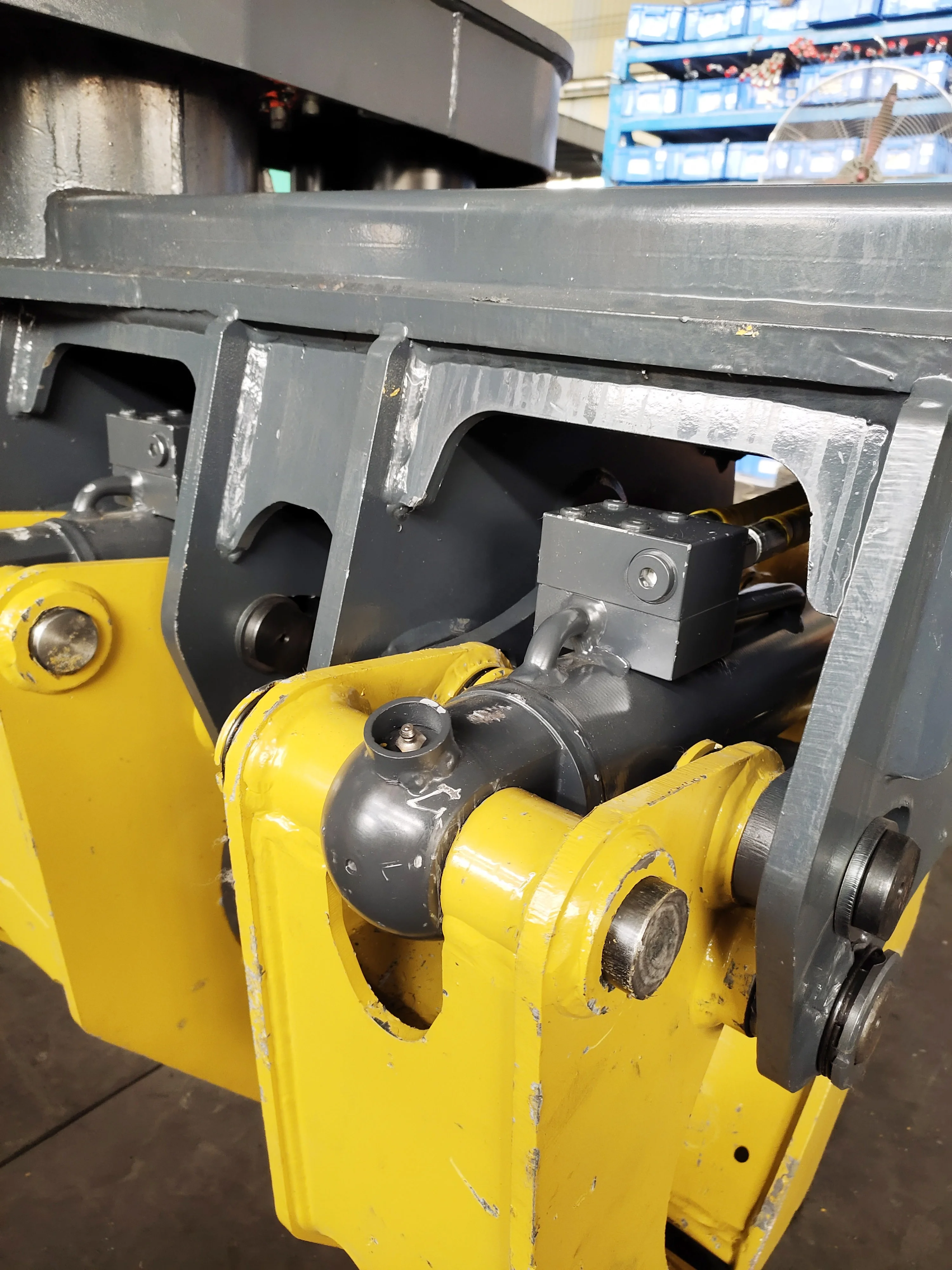 Factory Built Excavator Pole Grab Extendable Telescopic Clamps New Condition Core Motor Pump Engine Gear Pole Setter Grapple