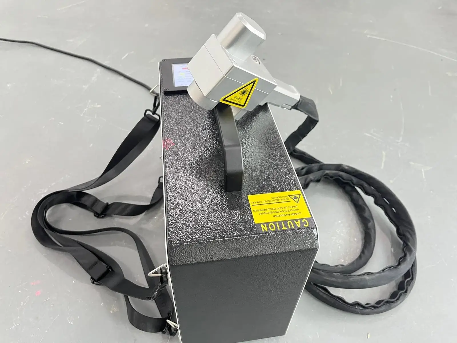 Portable Fiber Laser Cleaning Machine Backpack Design for Rust Paint Oil Removal Air Cooling-Good Price Stainless Steel UPVC PVC