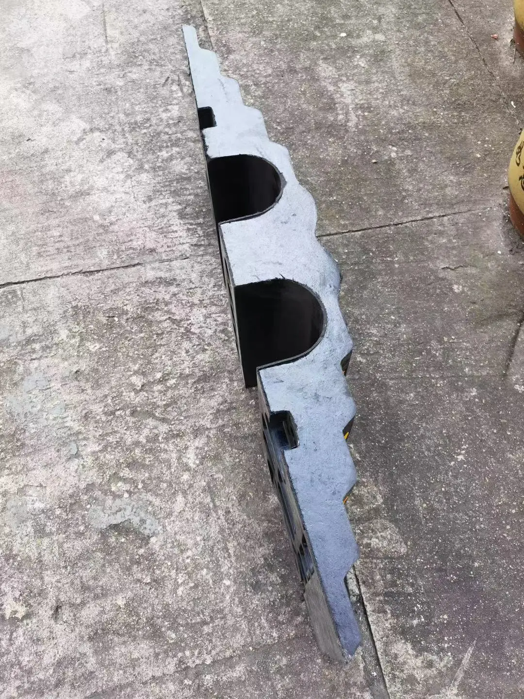 Fie Protection Pipe Two Channel Cat Eye Reflectors CE Hose and Cable Bridge Ramp 2-Channel Protector