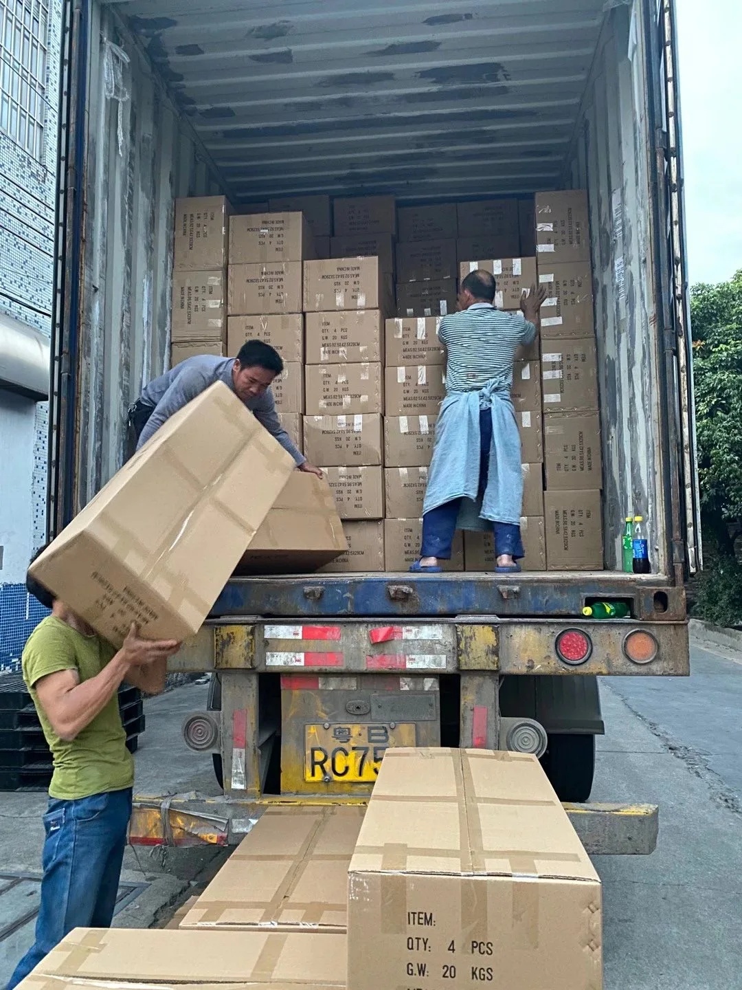 White Plastic Stacking Monoblock Louis Event Wedding Dining Chairs For