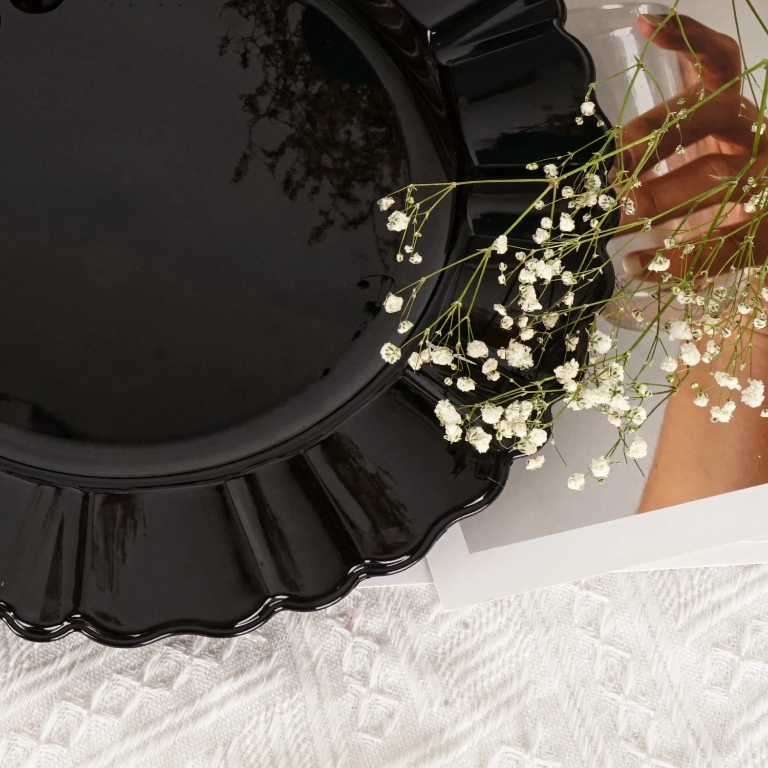 Modern Round Black Charger Plate Dinner Under Dishes Plastic Charger