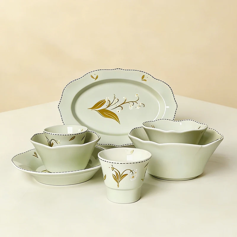 Retro Embossed Porcelain Tableware Handmade Floral Ceramic Dinner Set for Daily Use & Gifting