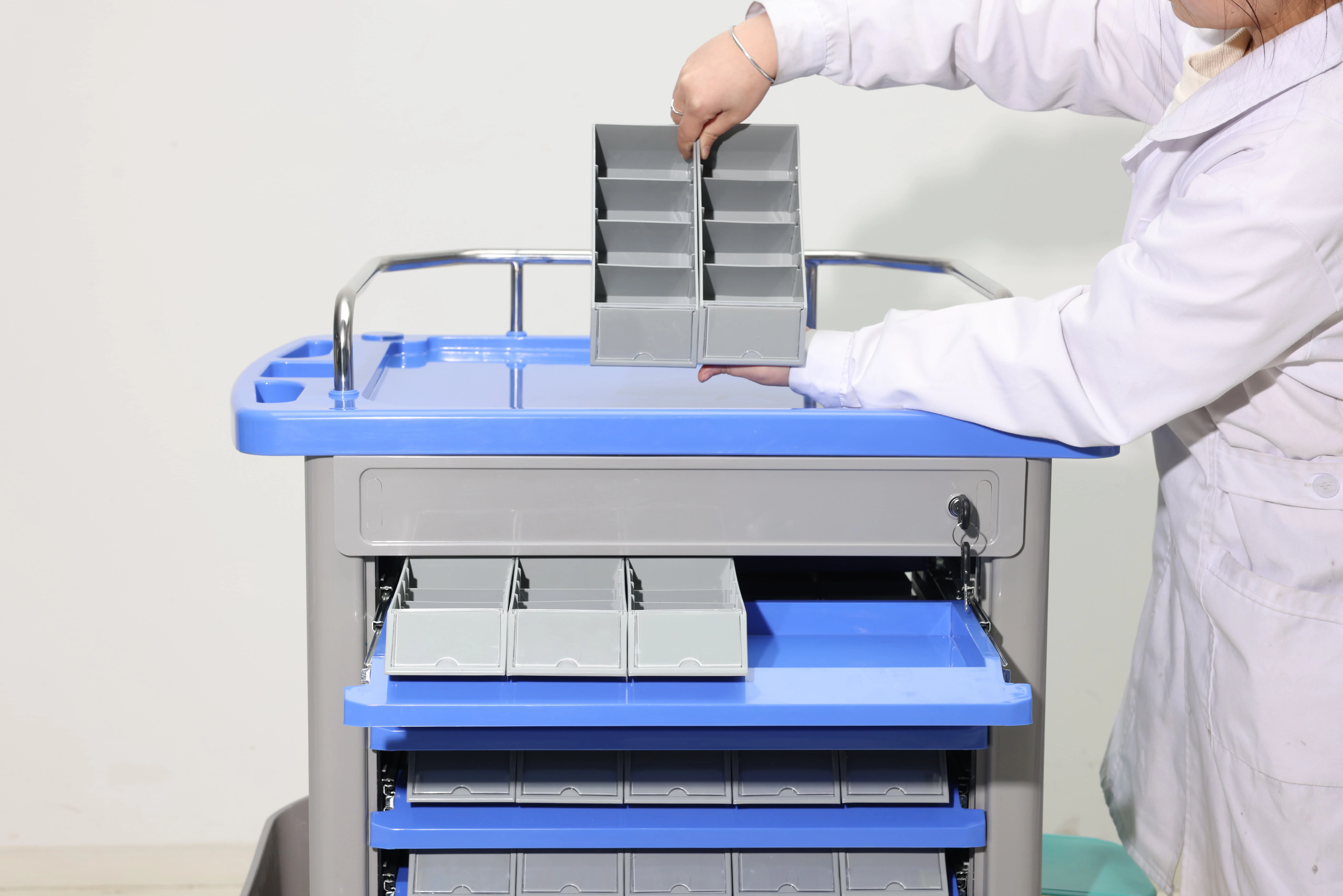 Patient-Specific Medication Organizer 100-Time Slot Compartments ABS Individual Lock Security Gradients Modern Hospital Hotel 6