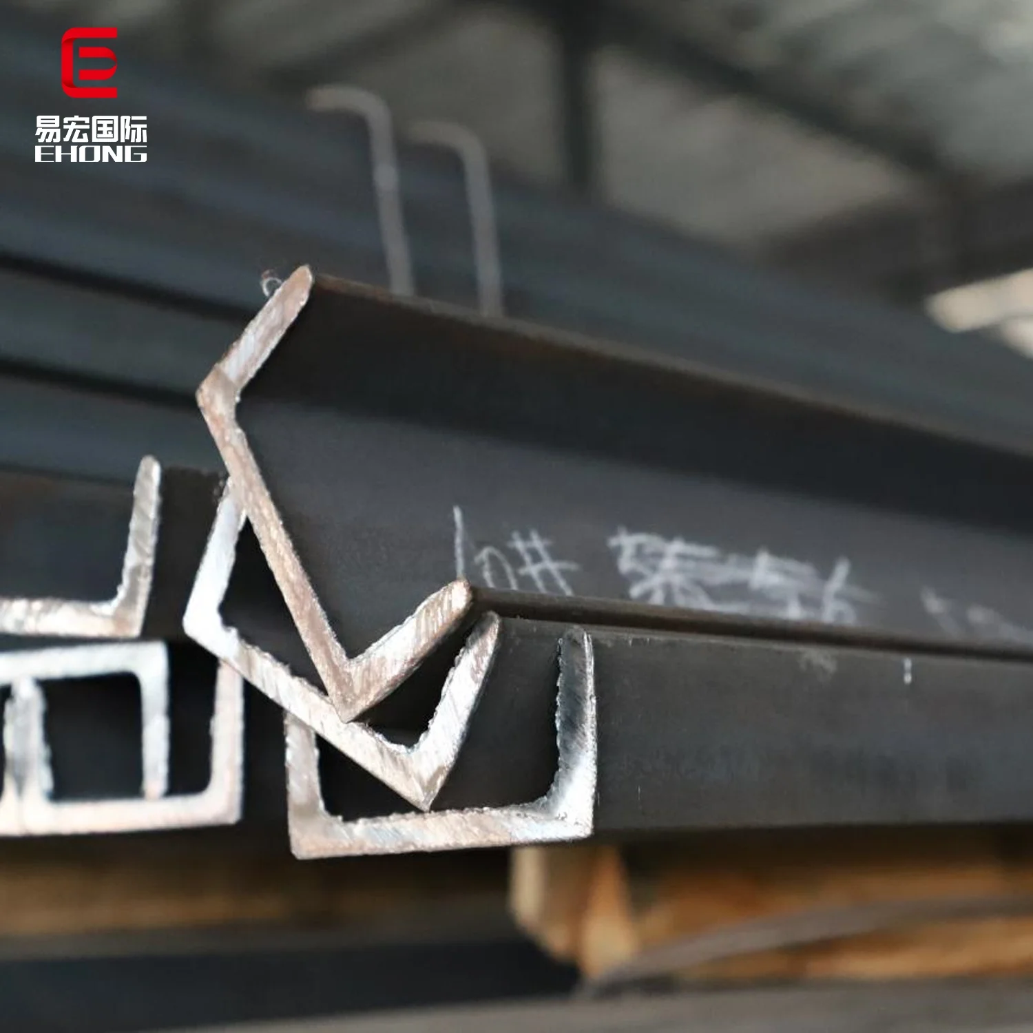 Topkwaliteit U-balkstaal Q235B S235 ASTM warmgewalst U-vormig staal voor transmissietorens en constructie