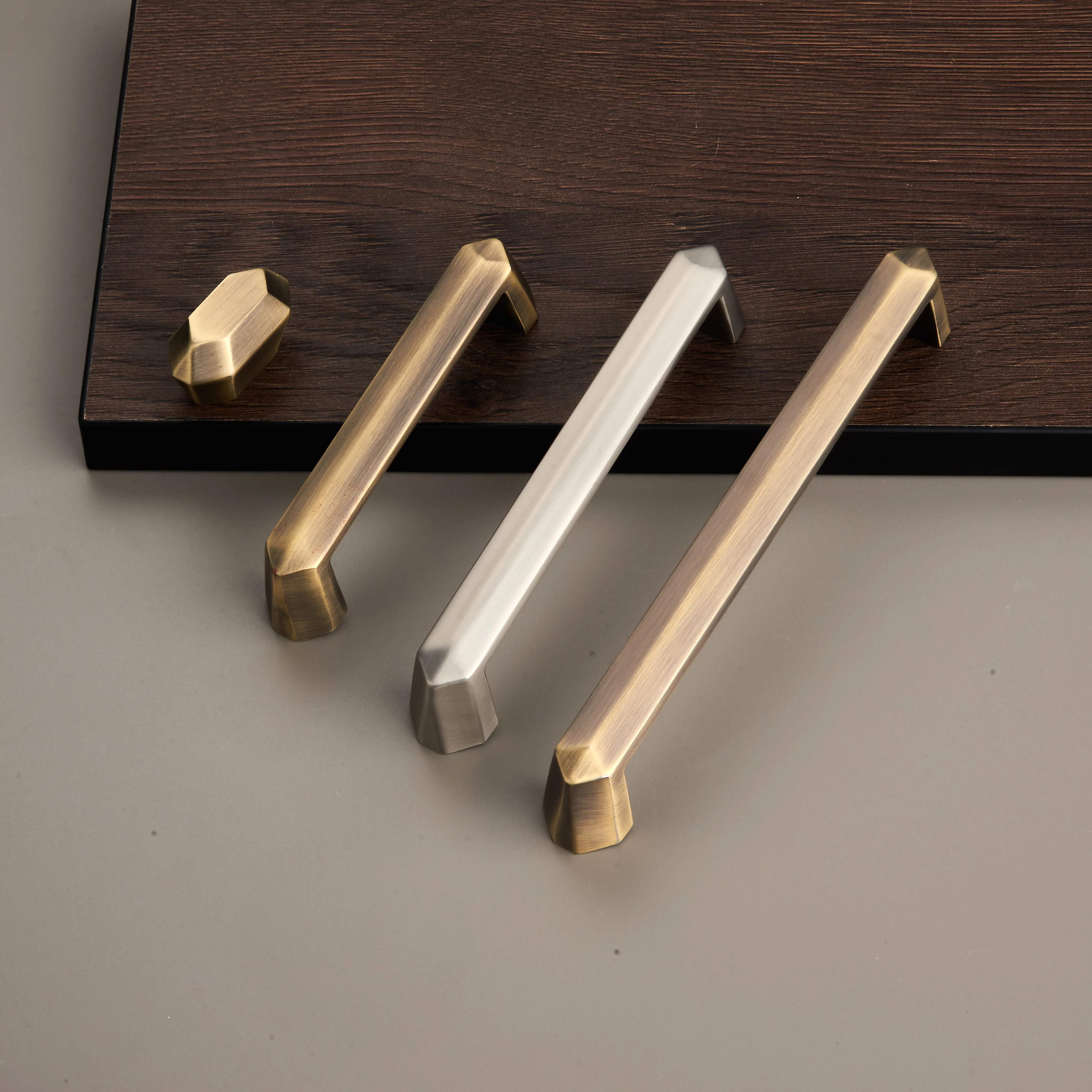 Akada Unique Design Furniture Handle Pulls Bedroom Wardrobe Pulls Drawer Furniture Cabinet Door Handles